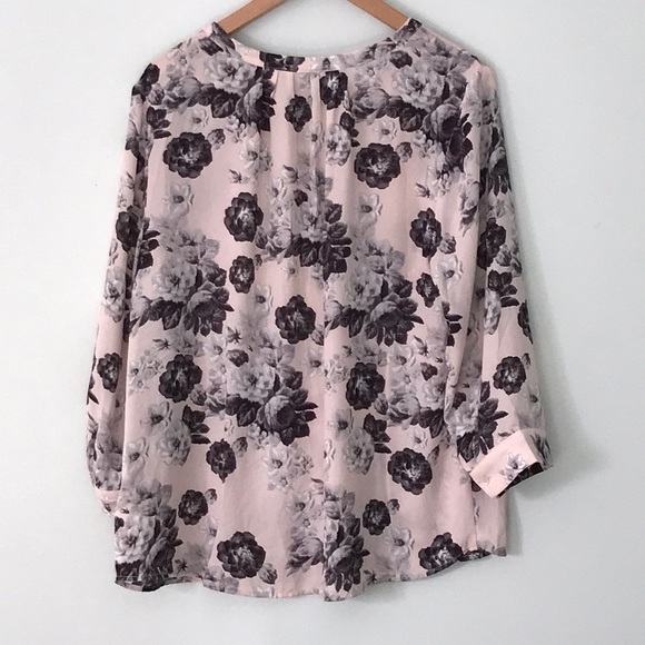 Blouse - Picture 2 of 3